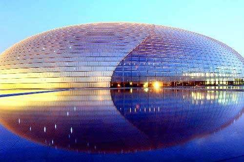 大多數(shù)國家仍普遍采用壽命達30-50年的鑄鐵井蓋。